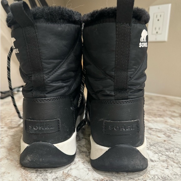 **SOLD** Sorel winter boots - Size 9 - Picture 3 of 5